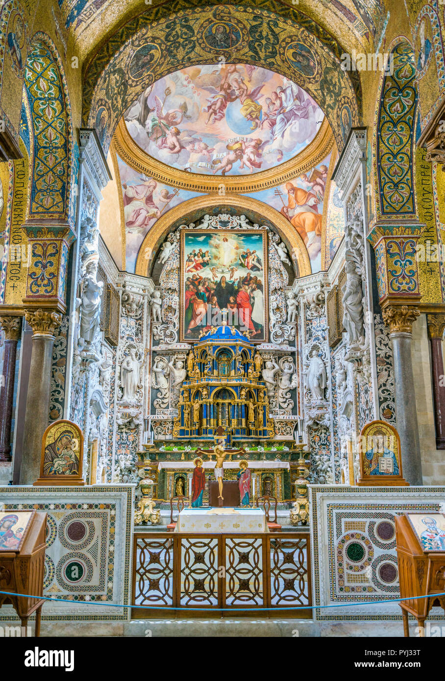 Altar principal en la Martorana (Catedral de Santa María del Almirante) en Palermo. Sicilia Altar principal en la Martorana (Catedral de Santa María del Almirante) en Palermo. Sicilia