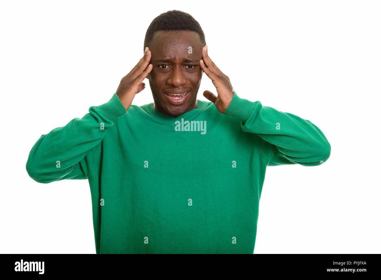 Retrato del hombre africano joven tener dolor de cabeza Foto de stock