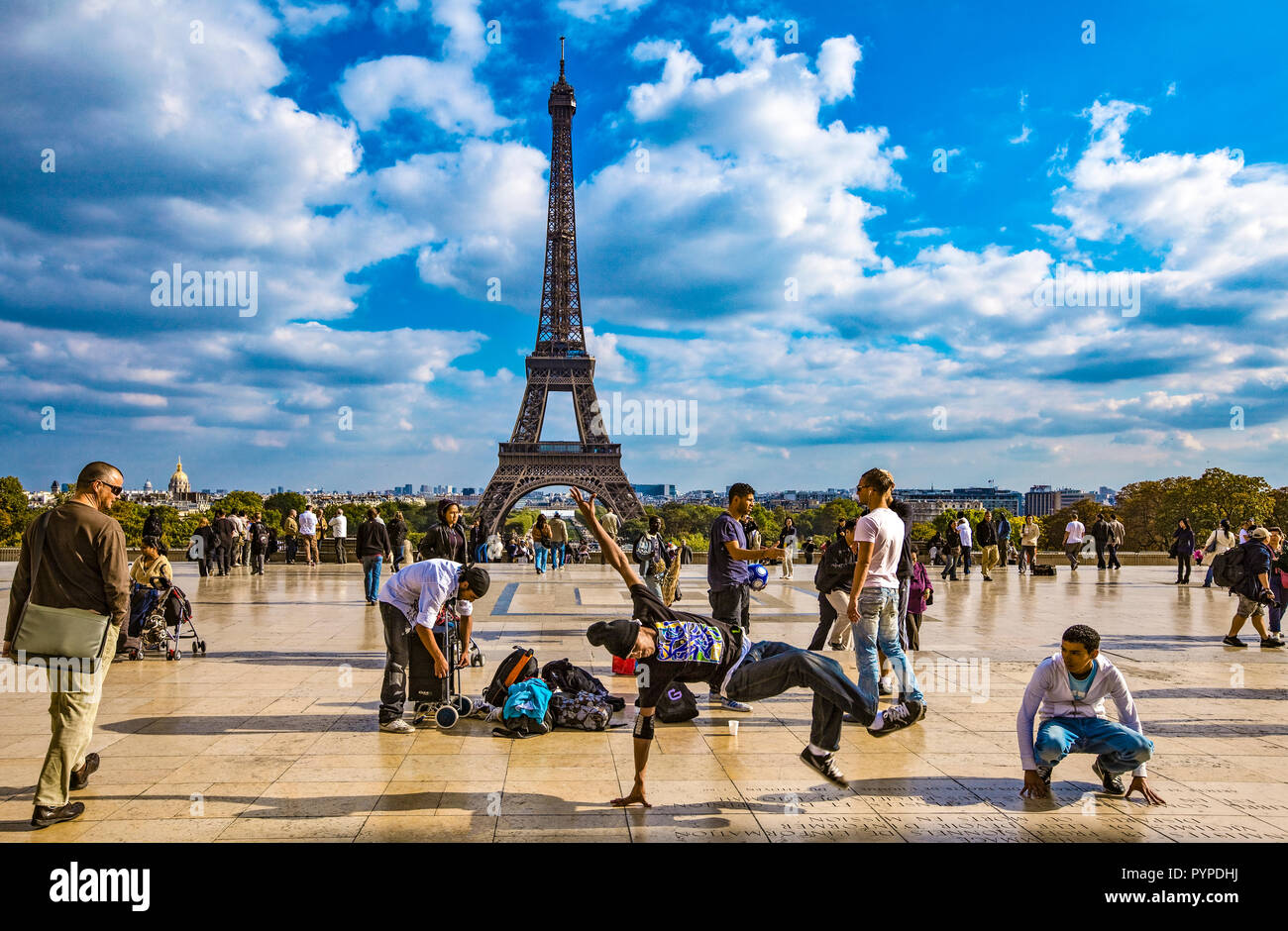 Francia Paris El Trocadero Y En El Fondo La Tour Eiffel Fotografia De Stock Alamy Francia Paris El Trocadero Y En El Fondo La Tour Eiffel Fotografia De Stock Alamy
