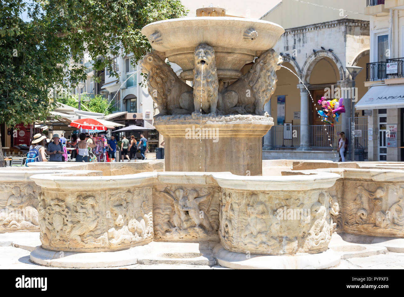 Venetian Morosini Leones, coloque el Venizelou, Heraklion (Irakleio), región Irakleio, Creta (Creta), Grecia Foto de stock