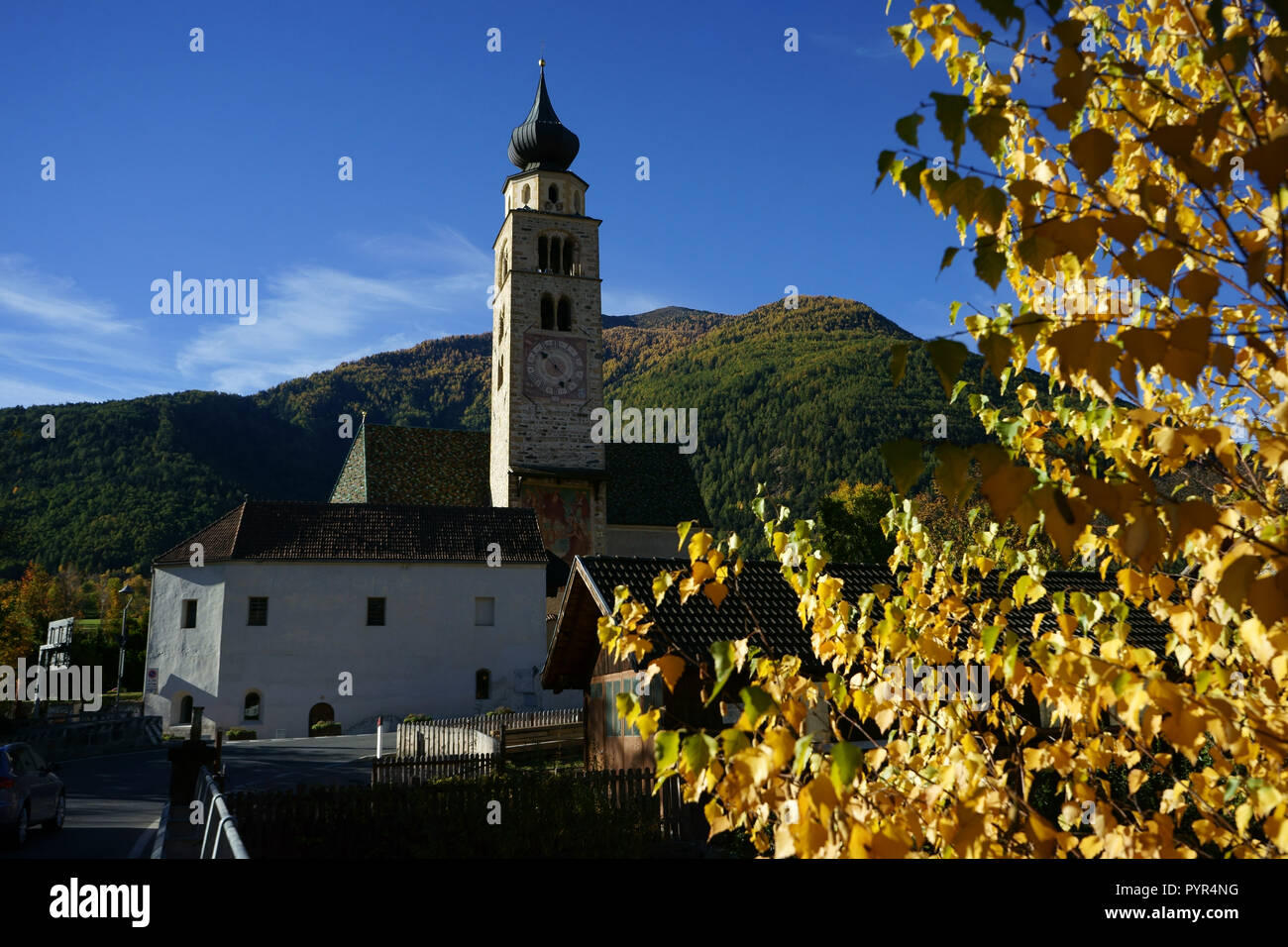 Iglesia Santo Pankratius, Glorenza Glurns, Vinschgau Venosta, Southtyrol Alto Adoge, Italia Foto de stock