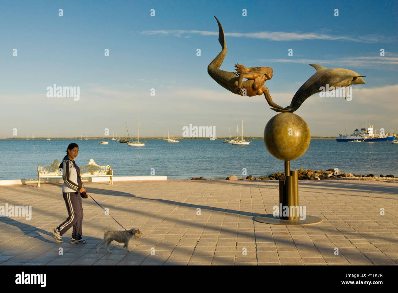 Paraiso del Mar (Paraíso del Mar) escultura por Octavio González al