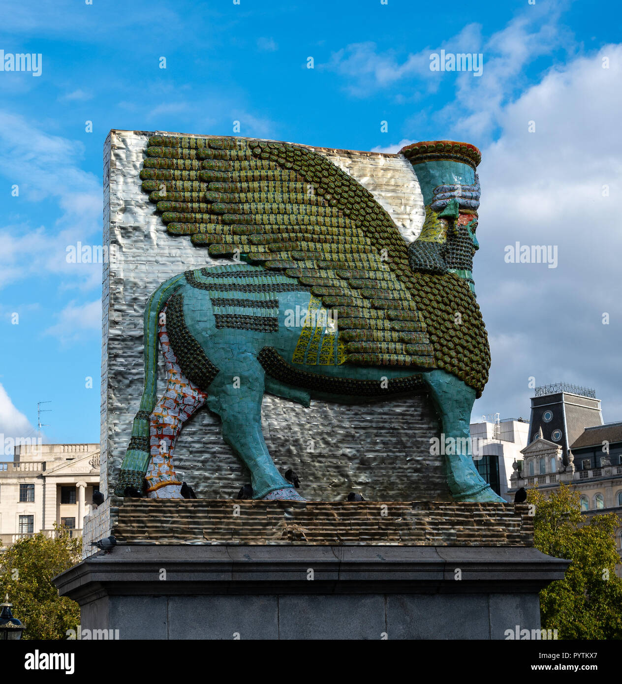 Londres, Reino Unido - 18 de octubre de 2018: La escultura en el cuarto plinto de Trafalgar Square, entre marzo de 2018 y 2020 - Un Iamassu alados o Foto de stock