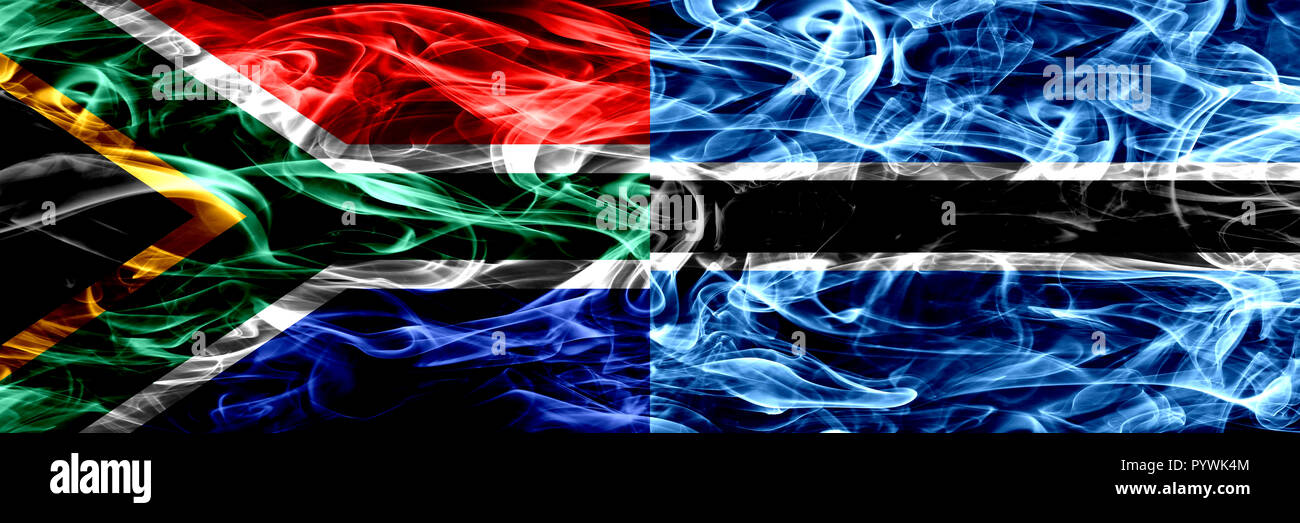 Sudáfrica vs Botswana, Botsuana banderas de humo colocados lado por lado. Idea y concepto, banderas mix Foto de stock