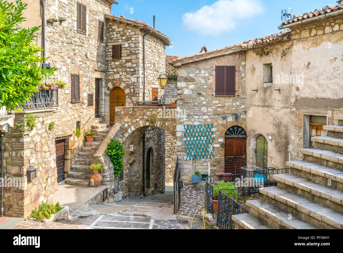 El idílico pueblo de Melezzole, cerca de Montecchio, en la provincia de Terni. Umbría, Italia. Foto de stock