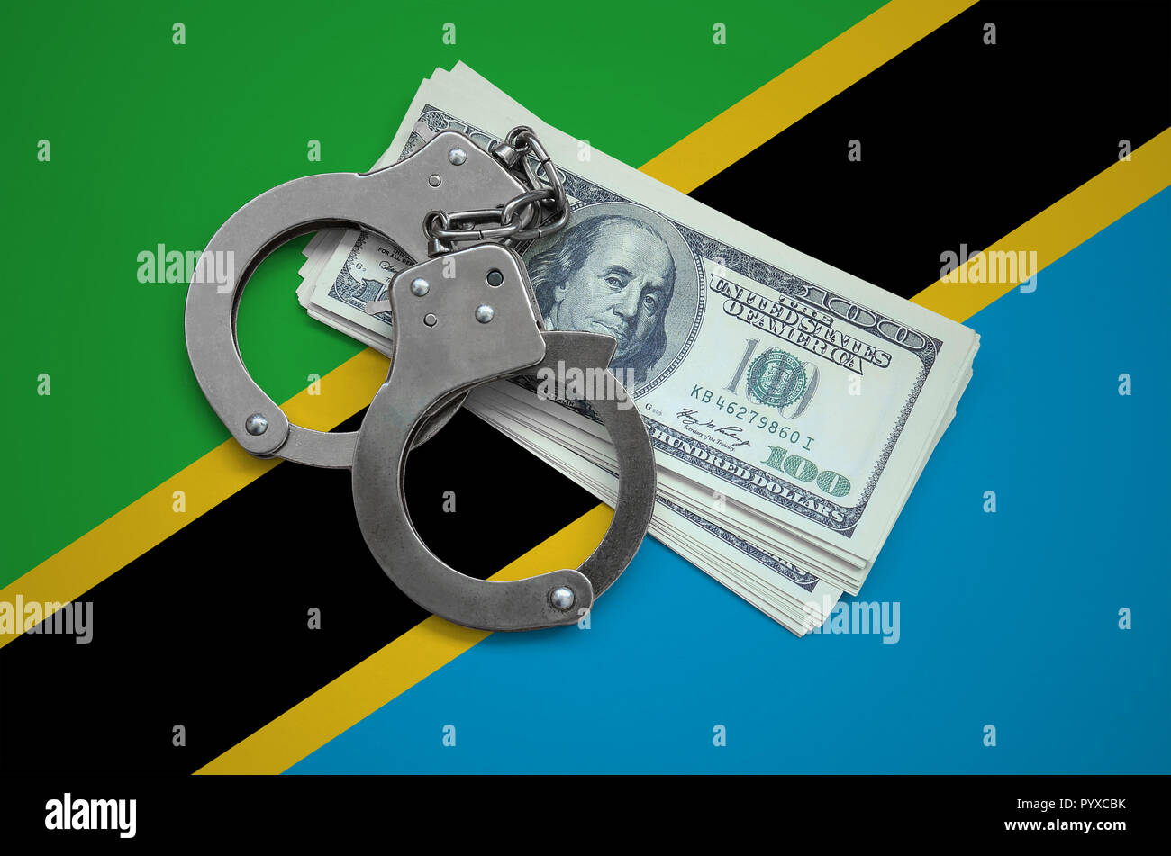 Tanzania bandera con esposas y un paquete de dólares. Moneda La corrupción en el país. Los delitos financieros. Foto de stock