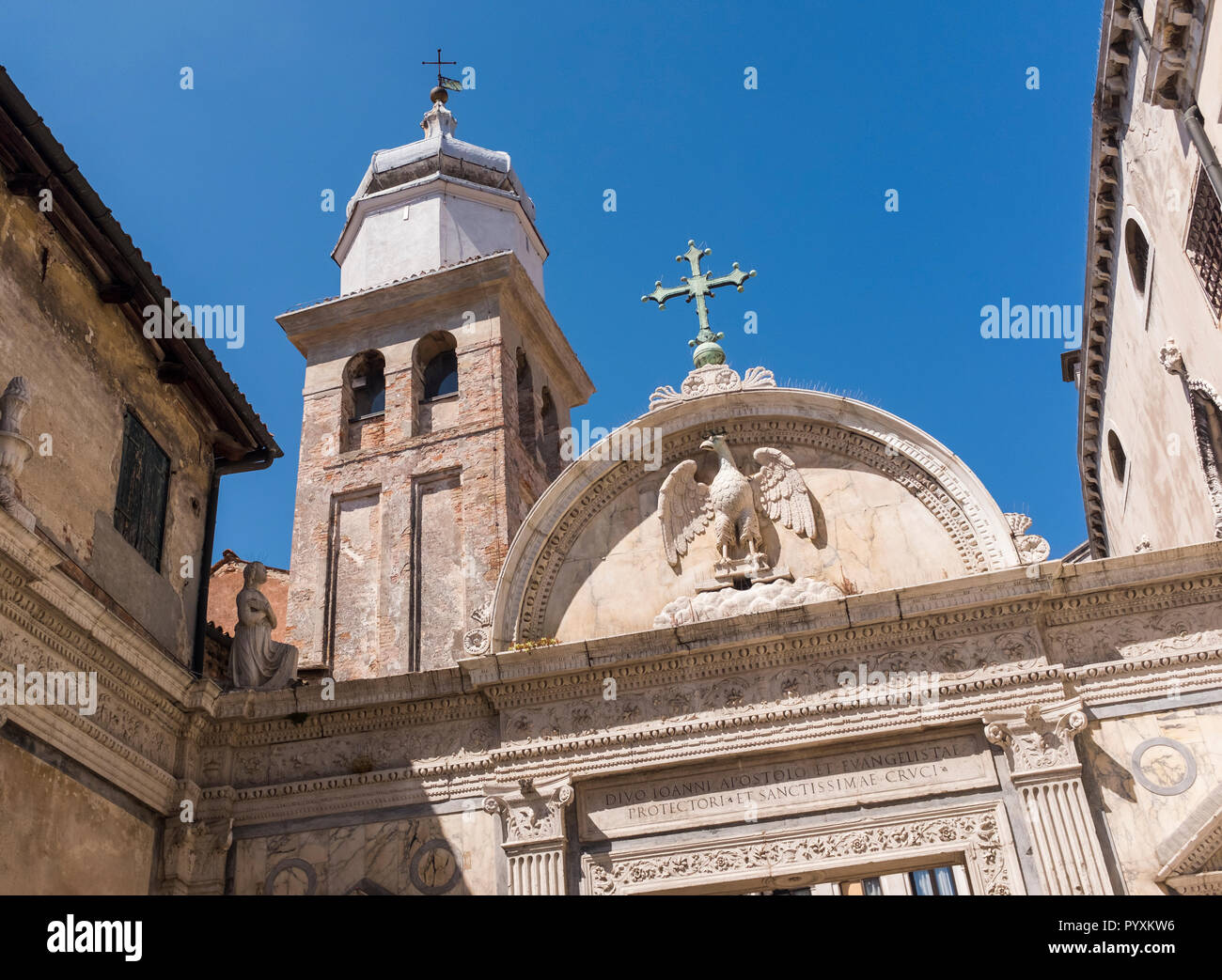 Detalles arquitectónicos de Campiello San Giovanni, en Venecia, Italia Foto de stock