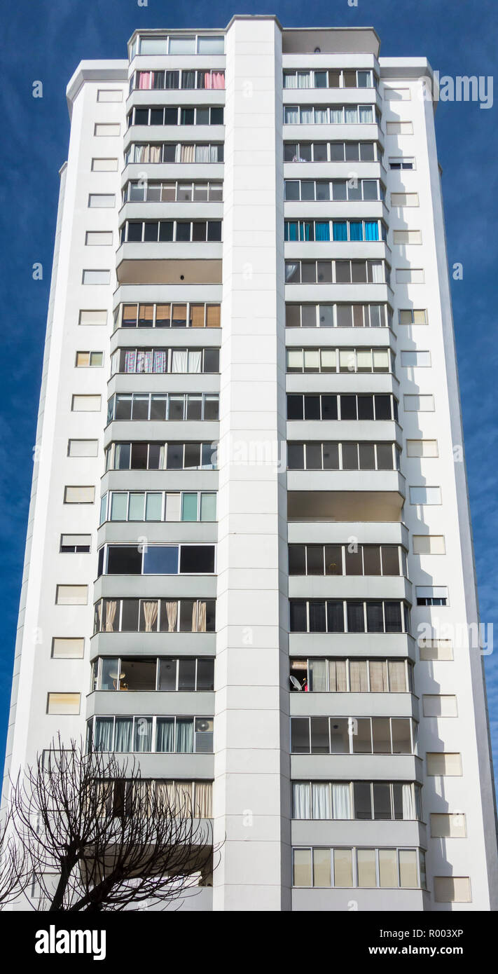 Alto edificio residencial Foto de stock