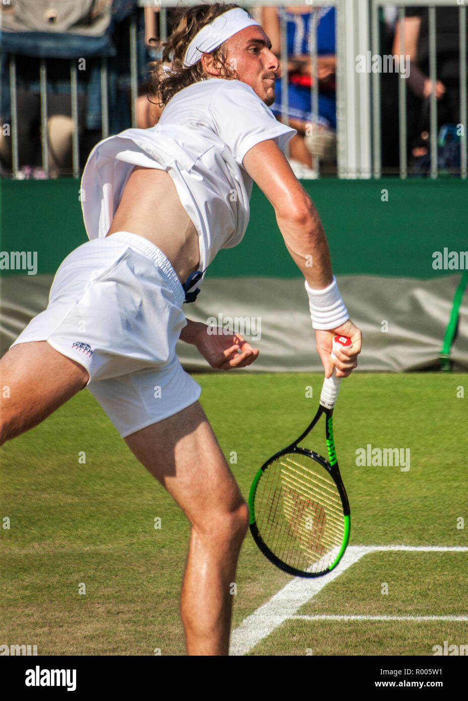Stefanos Tsitsipas macho jugador de tenis Wimbledon 2018 Foto de stock
