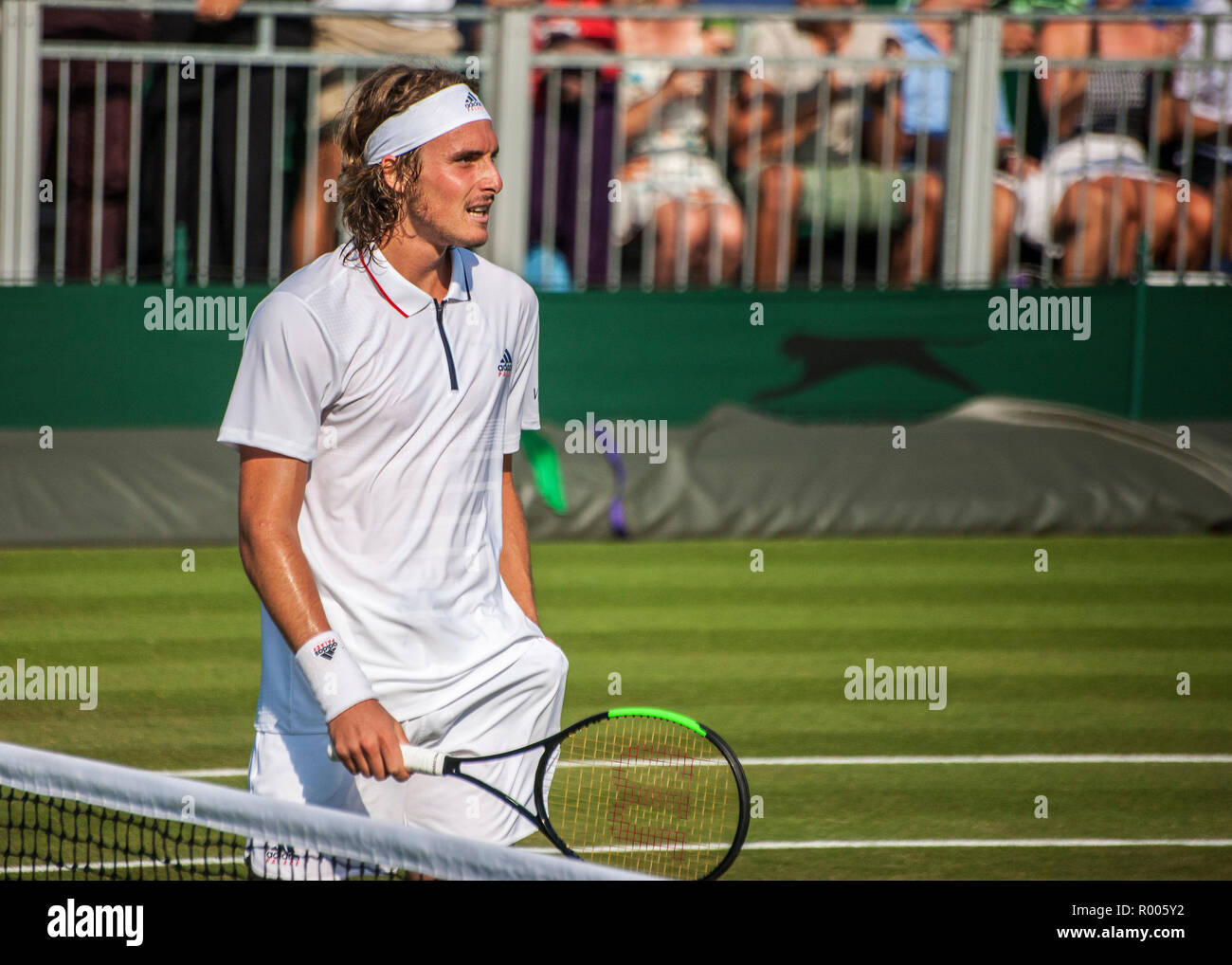 Stefanos Tsitsipas macho jugador de tenis Wimbledon 2018 Foto de stock