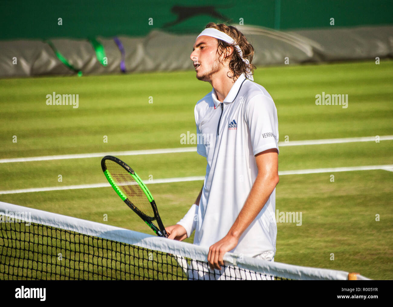 Stefanos Tsitsipas macho jugador de tenis Wimbledon 2018 Foto de stock