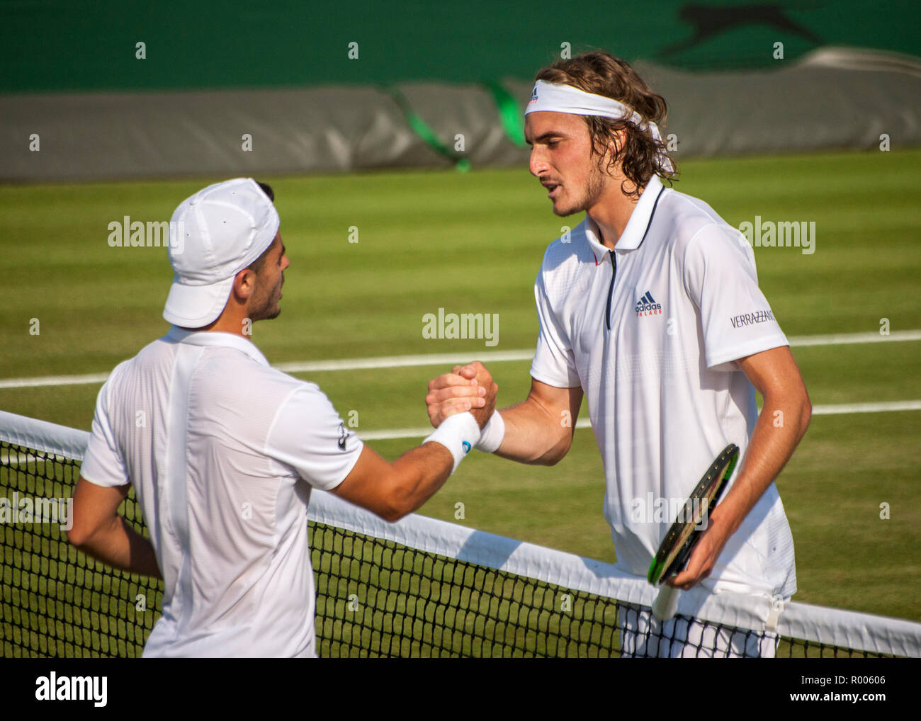 Stefanos Tsitsipas macho jugador de tenis Wimbledon 2018 Foto de stock