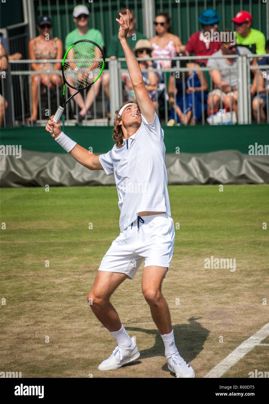 Stefanos Tsitsipas macho jugador de tenis Wimbledon 2018 Foto de stock