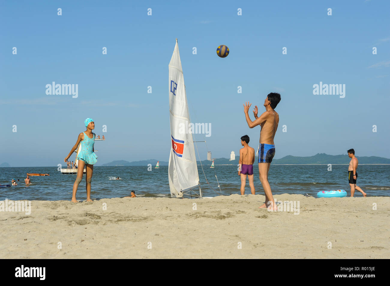 Juego de pelota de playa horizontal fotografías e imágenes de alta  resolución - Alamy