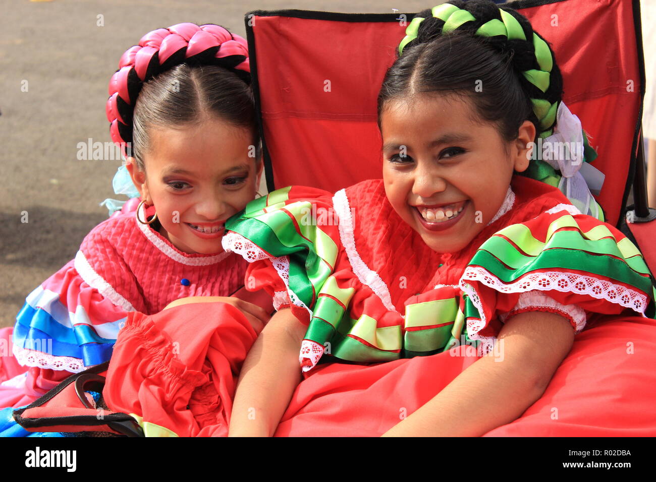 Enumerar Leia Shinkan Vestidos mexicanos fotografías e imágenes de alta resolución - Alamy