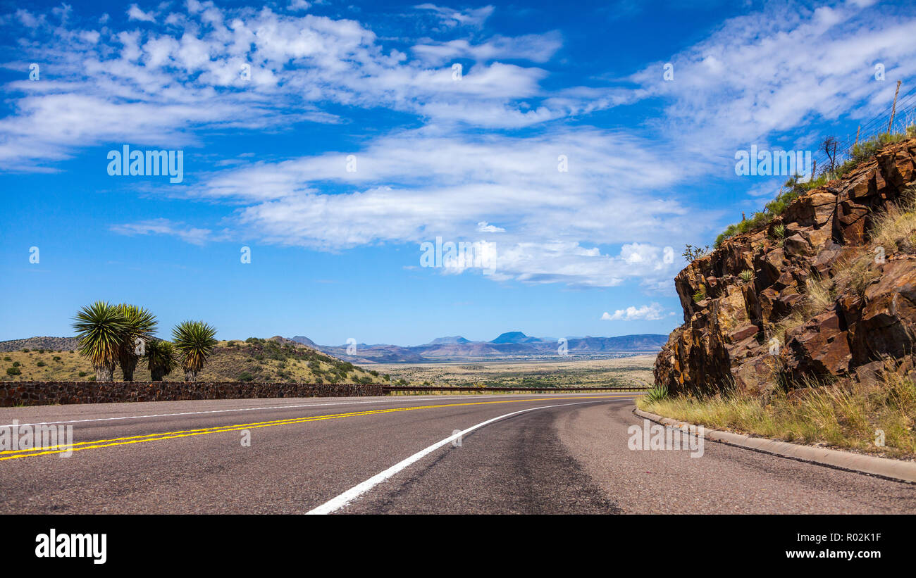 Autopista del desierto dan en Texas State Highway 118. Foto de stock