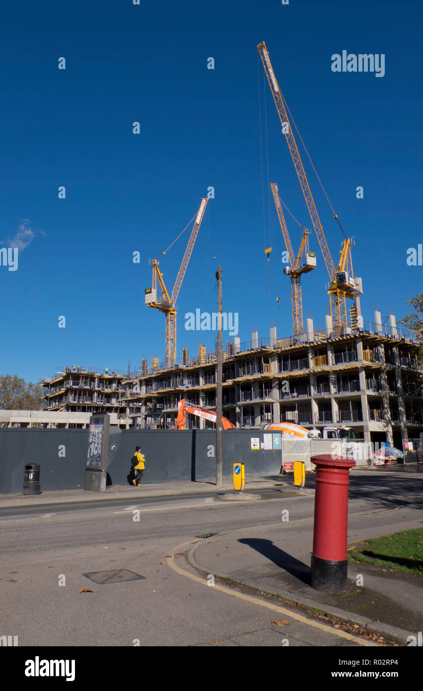 Consejo antiguo bloque de viviendas sociales en Waltham Forest, a ser demolida para dar paso a un nuevo centro comercial y viviendas de lujo en Londres, Inglaterra, Reino Unido Foto de stock