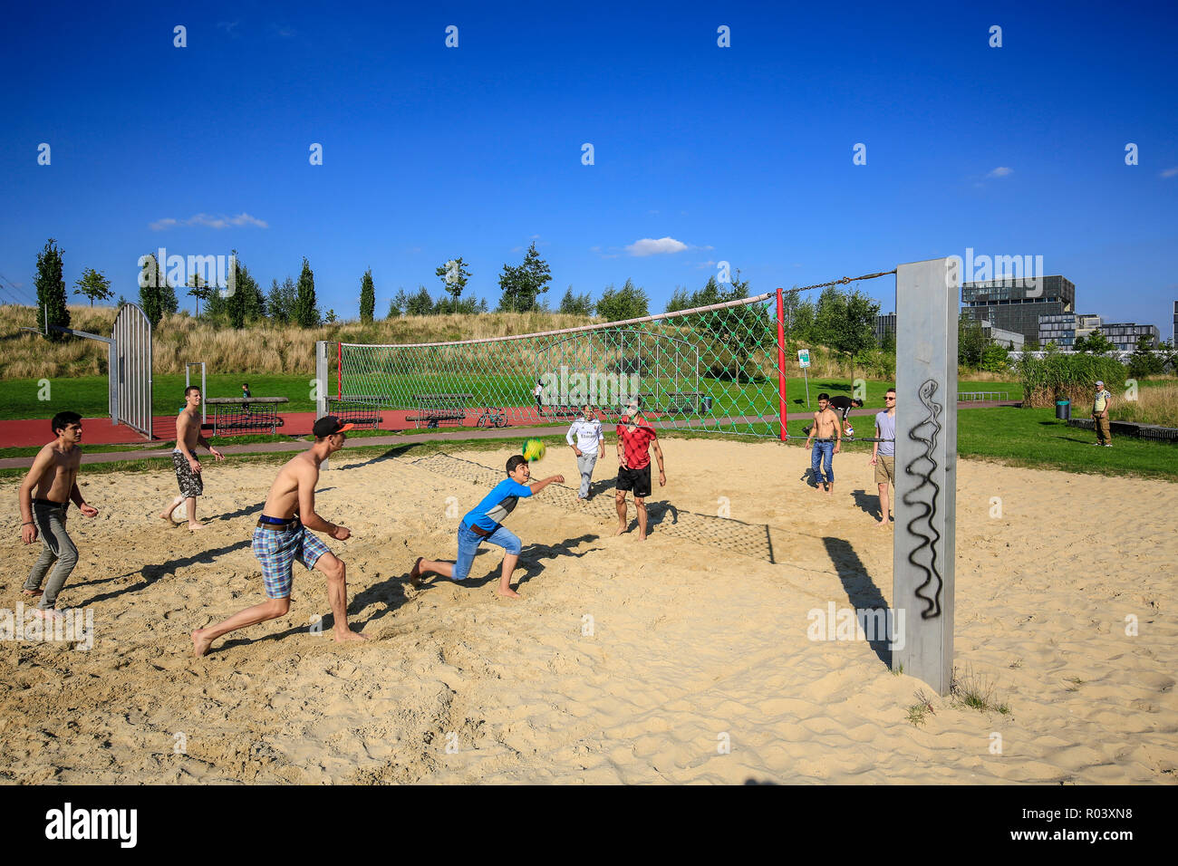 Essen, Alemania, Ruhrgebiet Krupp-Park, voleibol de playa, el proyecto de desarrollo urbano Krupp-Guertel Foto de stock