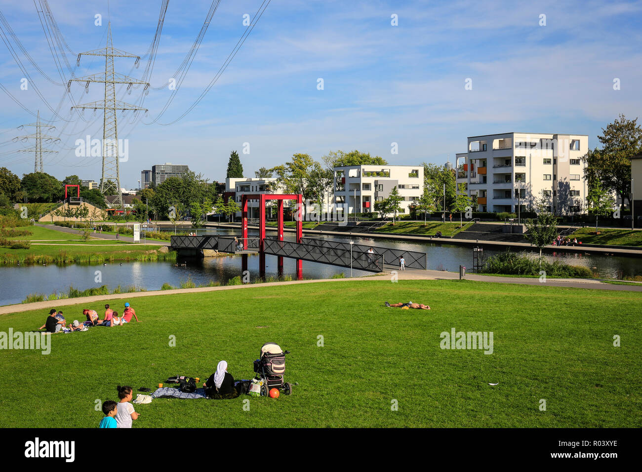 Essen, área de Ruhr, Alemania, el proyecto de desarrollo urbano con ciclo ruta Niederfeldsee Ruhr RS 1 Foto de stock