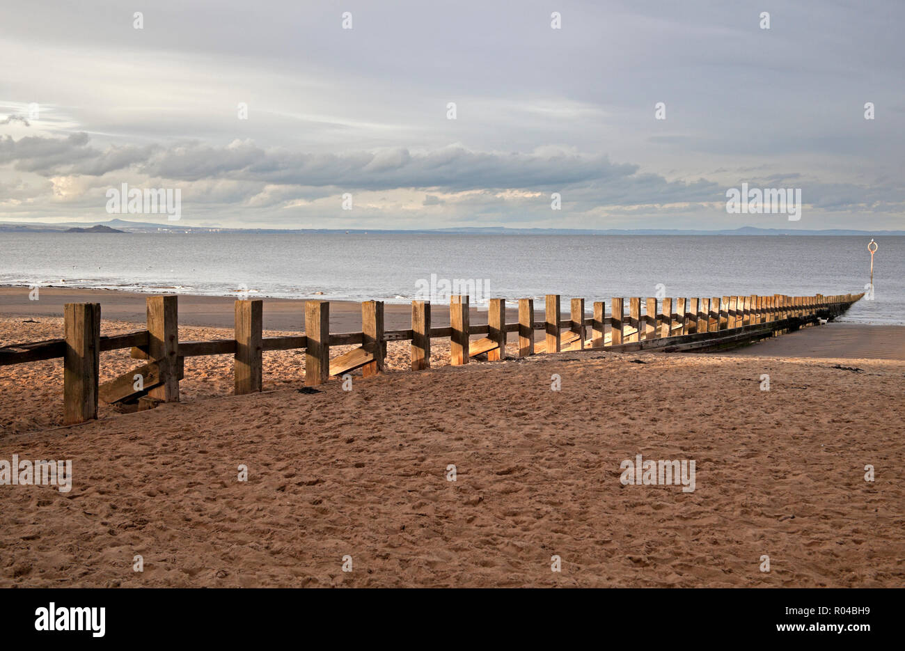En Groynes Playa Portobello, Edimburgo, Escocia, Reino Unido Foto de stock