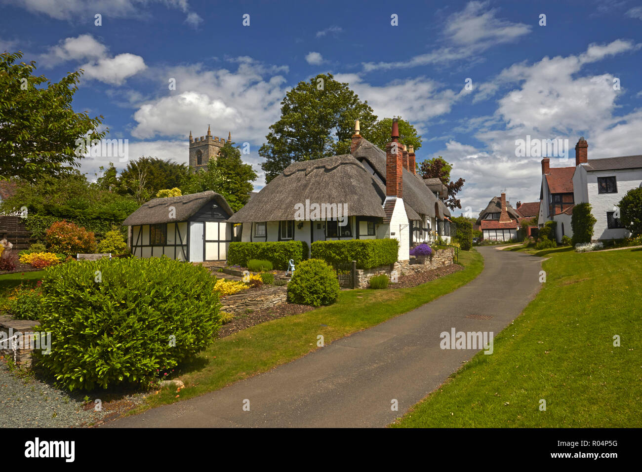 El clásico pueblo inglés de Welford-on-Avon con la paja cottage junto con barco diez Penny Lane, Welford-on-Avon, Warwickshire, Inglaterra Foto de stock