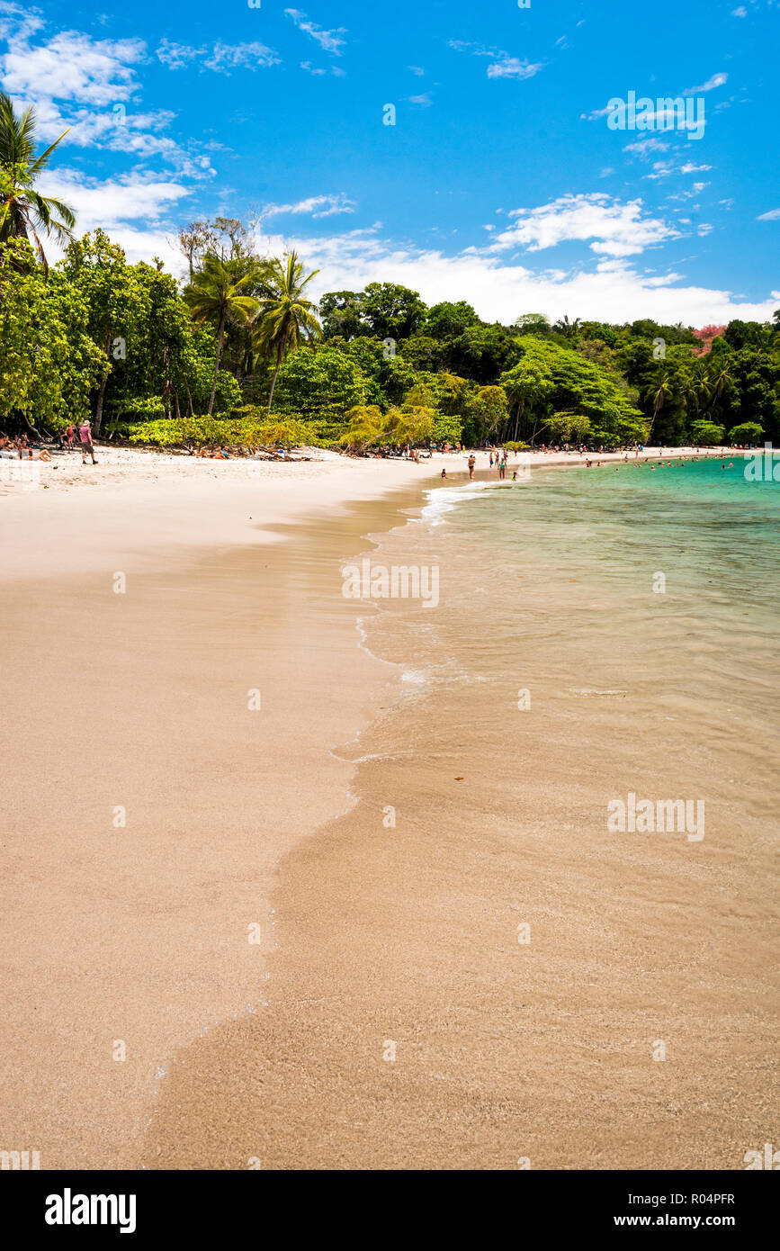 La playa de Manuel Antonio, El Parque Nacional Manuel Antonio, Costa Pacífico, Costa Rica, Centroamérica Foto de stock