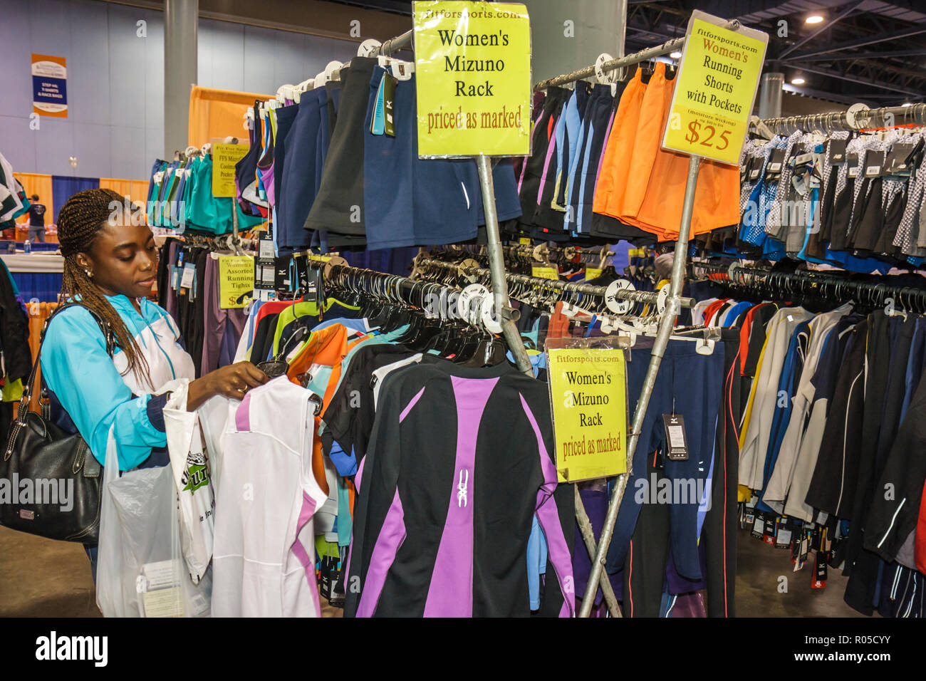 Miami Beach Florida, Miami Beach Convention Center, Center, Total Health  and Fitness Expo, expositor, ropa deportiva, ropa, negros africanos  Fotografía de stock - Alamy