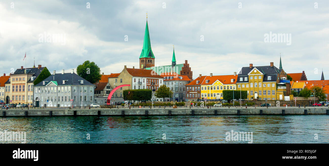 Helsingor también conocido como Elsinore es una ciudad portuaria en la parte oriental de Dinamarca Foto de stock