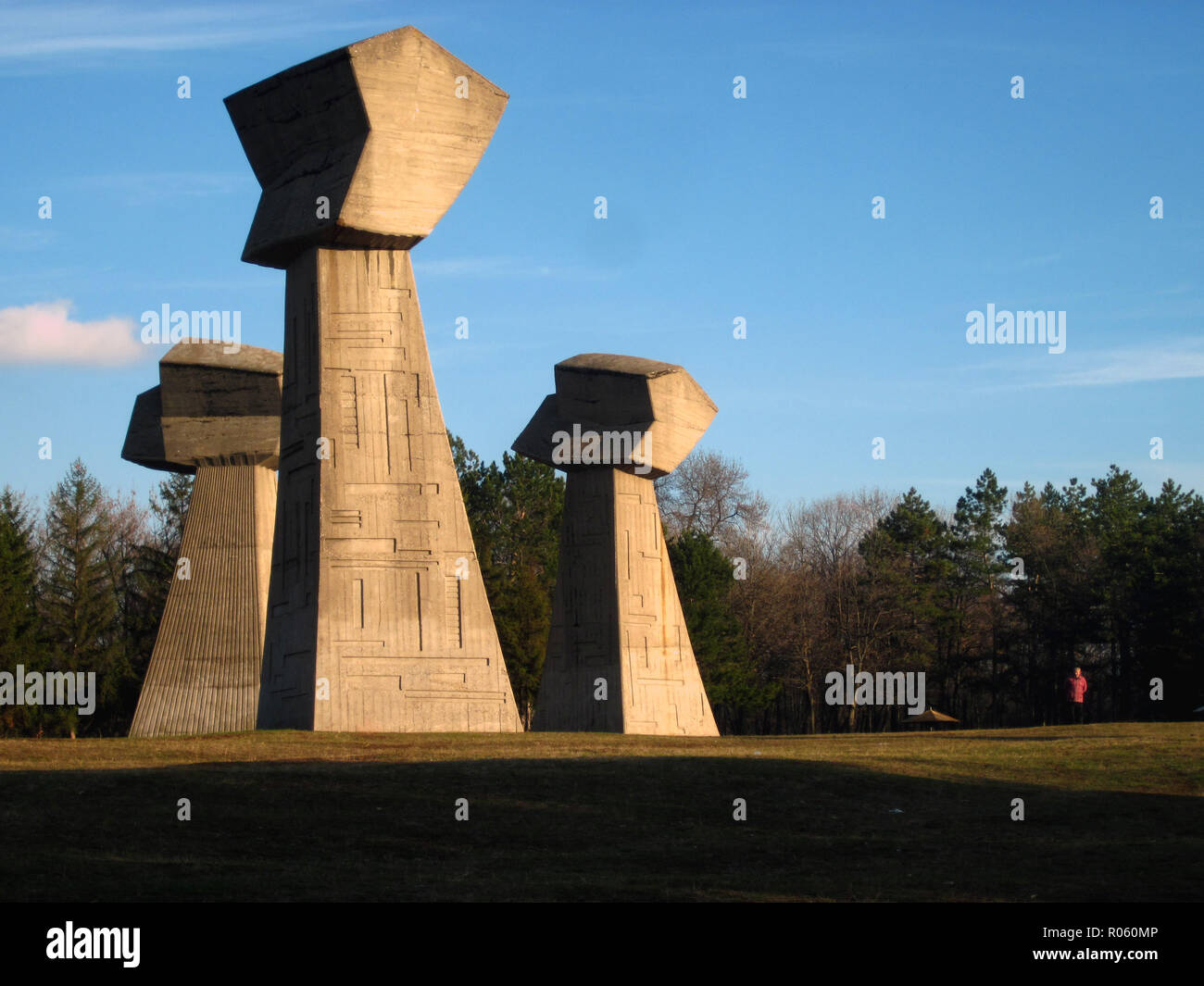 Monumento a las víctimas del Holocausto en el Memorial Park Bubanj cerca de Nis, en Serbia Foto de stock
