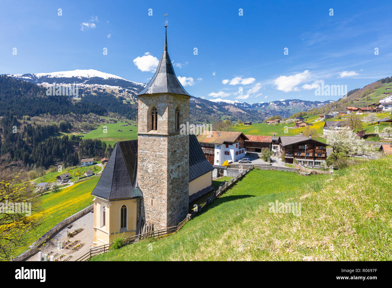 Iglesia de Luzein, Prattigau-Davos región, Cantón de Graubunden, Suiza, Europa Foto de stock