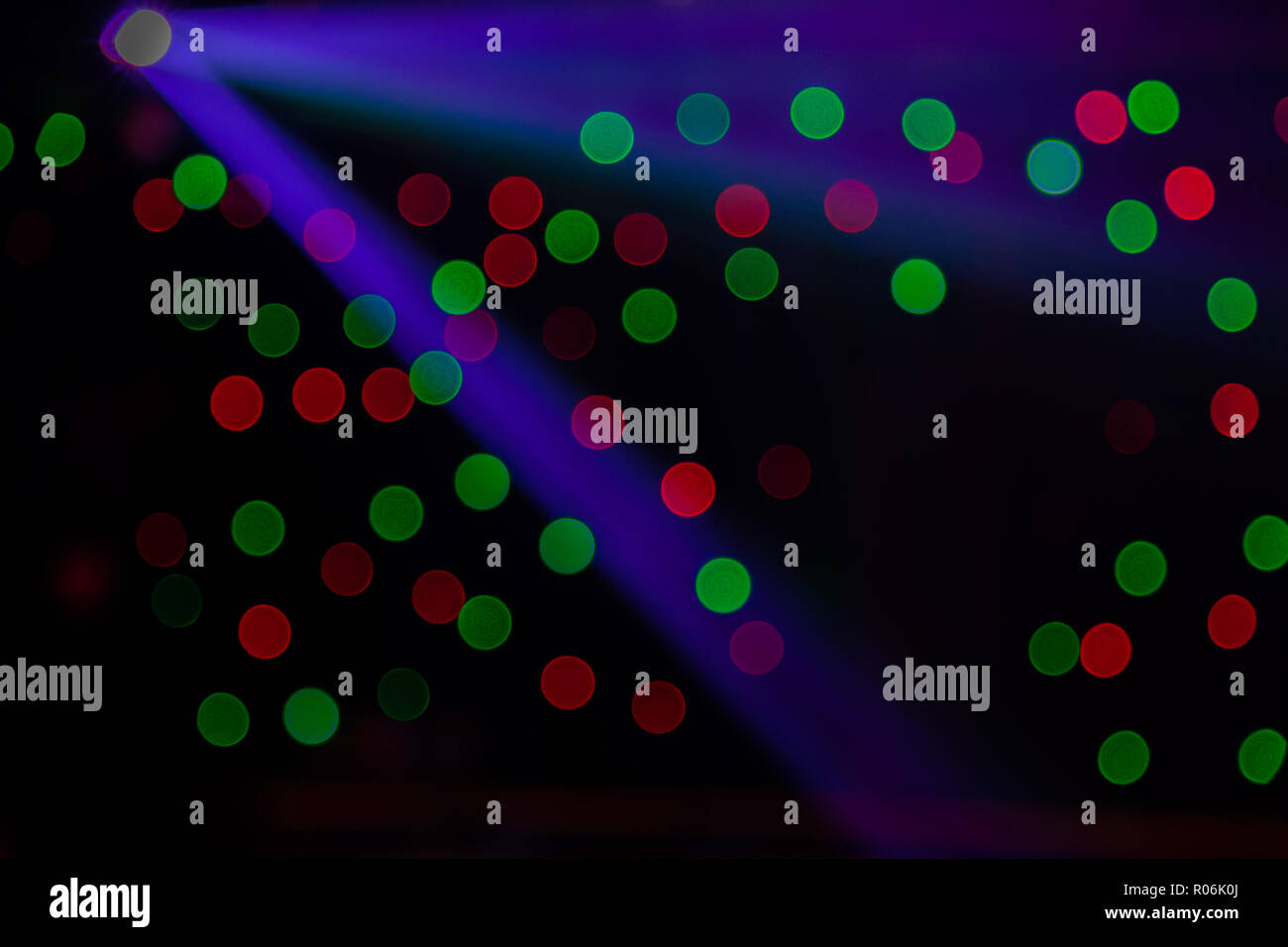 Bokeh de colores rojo y verde de discoteca en Australia sobre fondo negro Foto de stock
