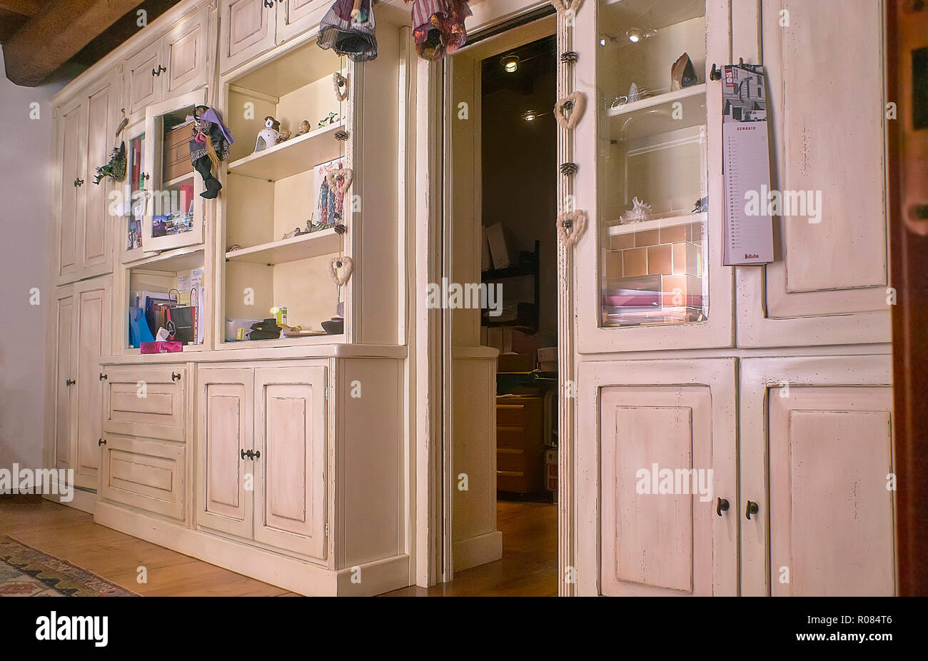 Armario De Pared De Madera Muy Grande Un Ejemplo De Lujo Muebles