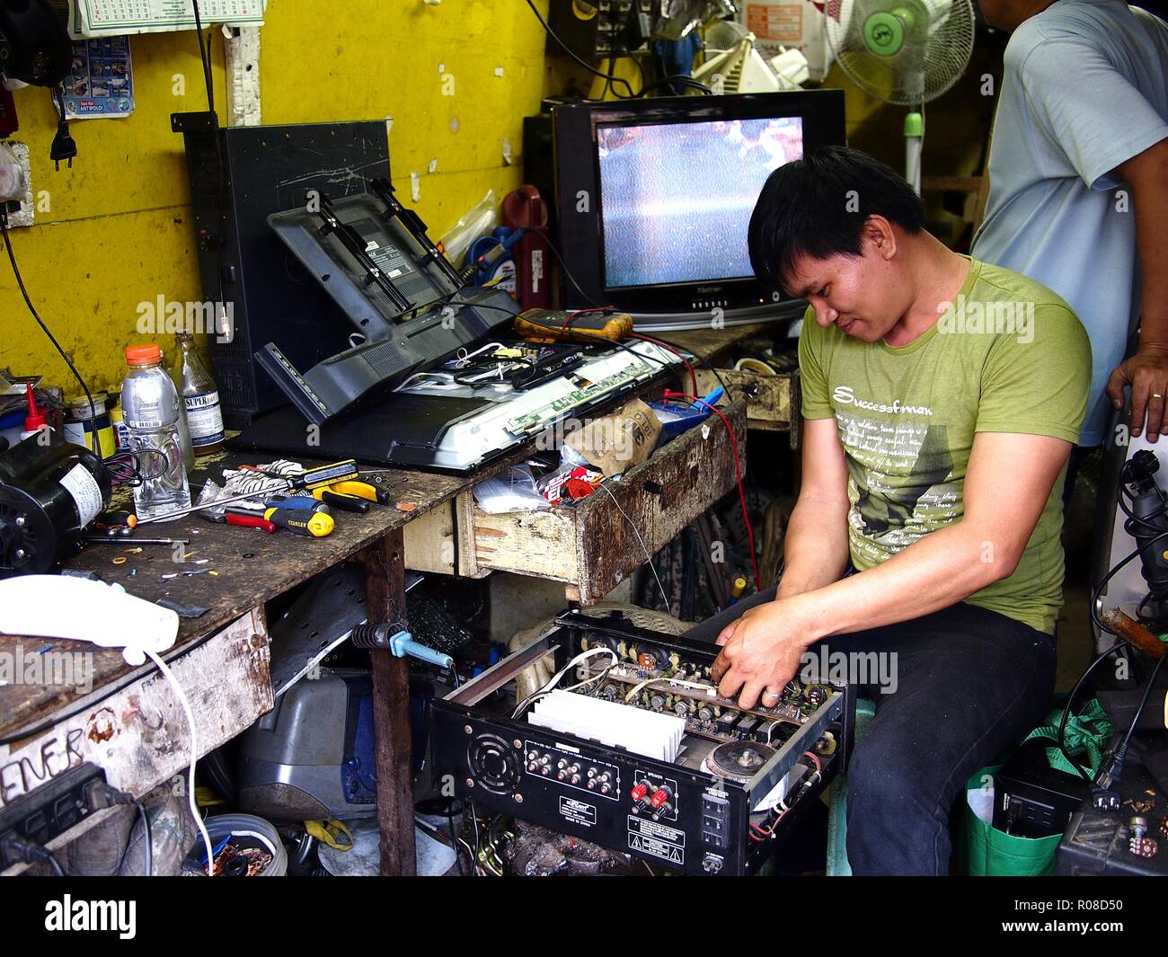 Taller de reparaciones electronico fotografías e imágenes de alta resolución Alamy