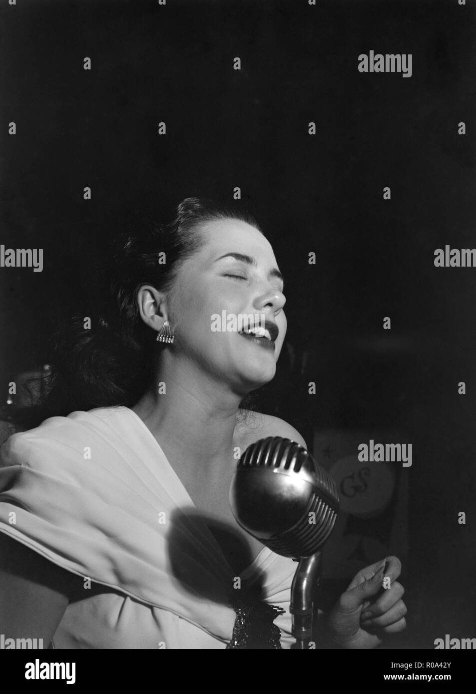 La Cantante de Jazz Ann Hathaway Café Society, New York City, New York, EE.UU., William P. Gottlieb Collection, 1946 Foto de stock