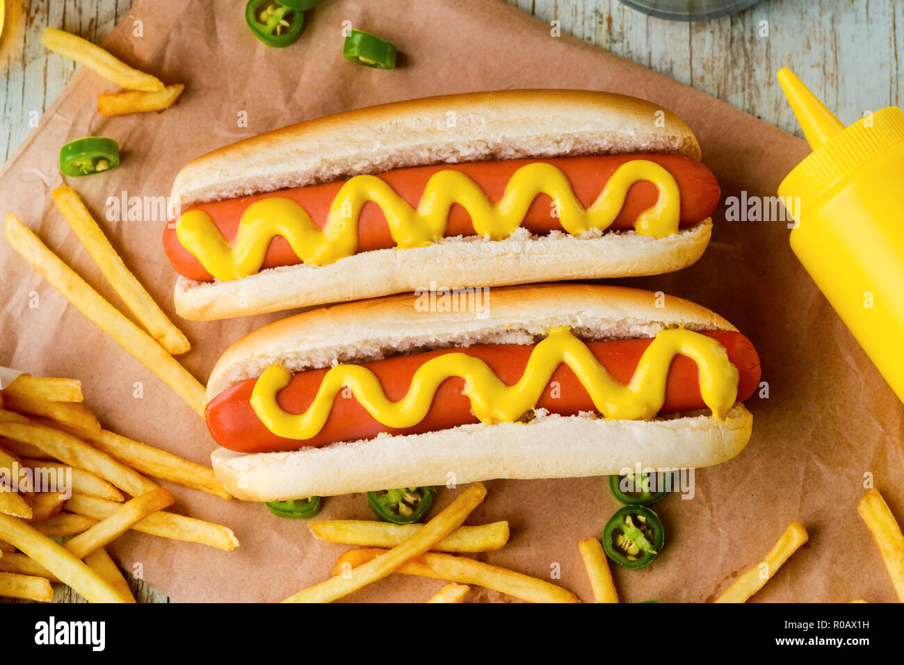 Las papas fritas y hot dogs Fotografía de stock - Alamy