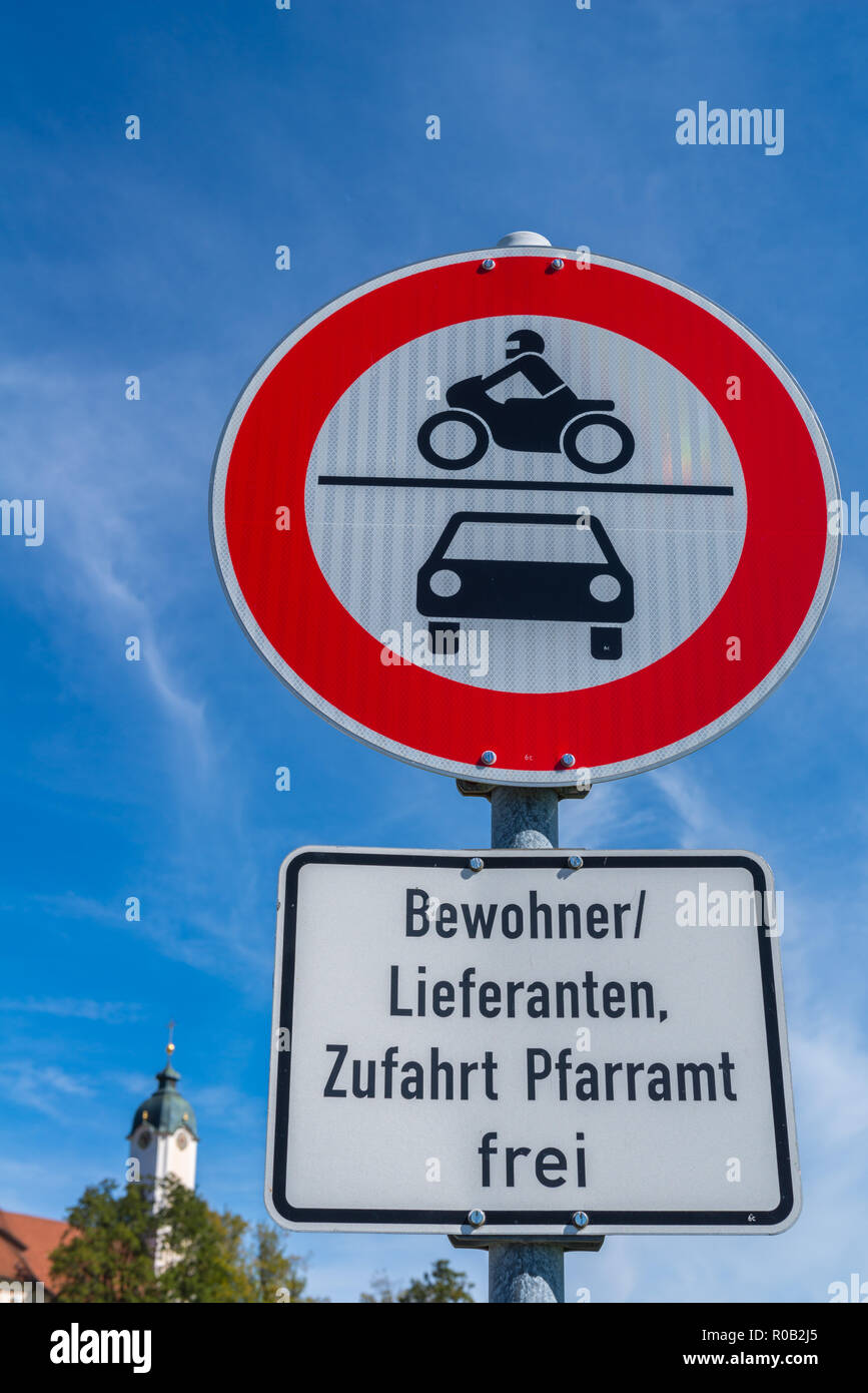 Las señales de la carretera en la iglesia Wieskirche o Wies. Patrimonio