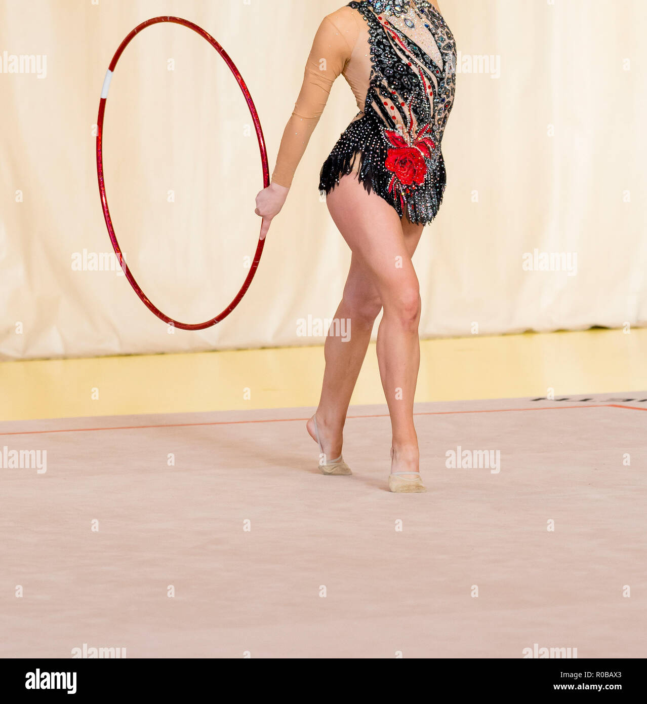 Gimnasta rítmica deporte aro círculo niña mujer madera recorte forma  silueta en blanco sin pintar 1/4 pulgada de espesor
