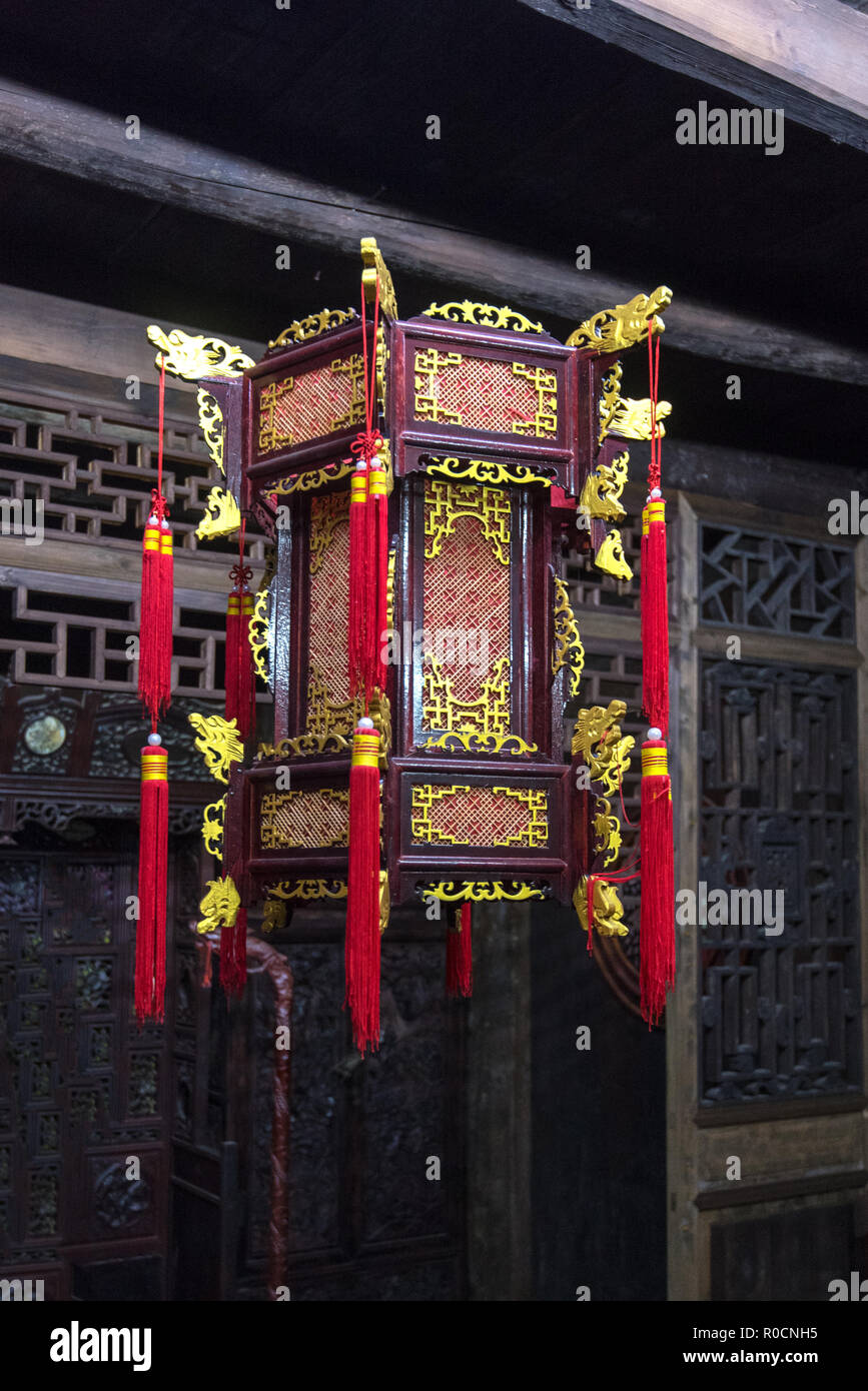 Lámpara china antigua, antigua ciudad Furong, Hunan, China Fotografía de  stock - Alamy