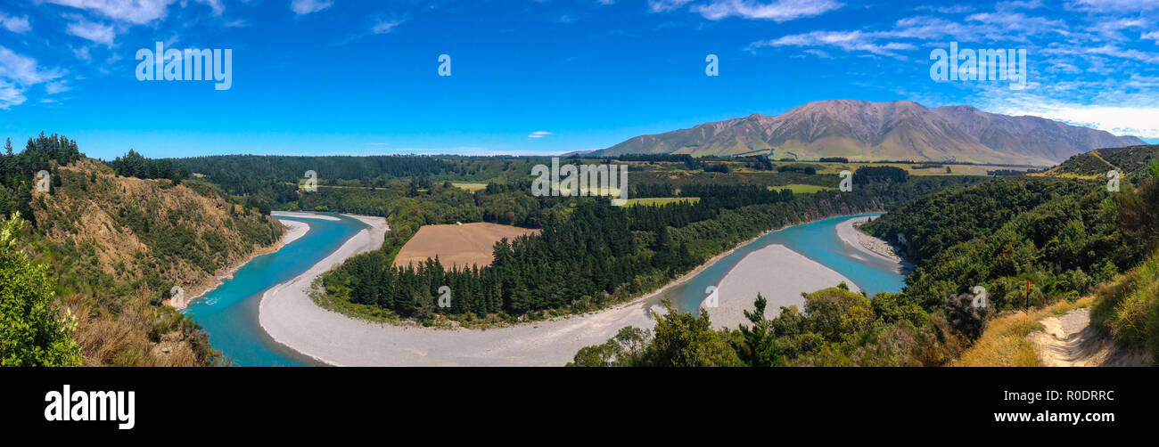 Pintoresco Rakaia Gorge y Rakaia River, en la Isla del Sur de Nueva Zelanda Foto de stock