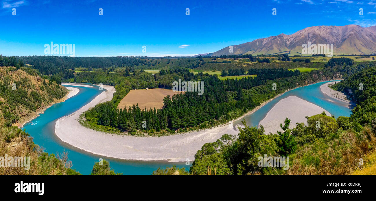 Pintoresco Rakaia Gorge y Rakaia River, en la Isla del Sur de Nueva Zelanda Foto de stock