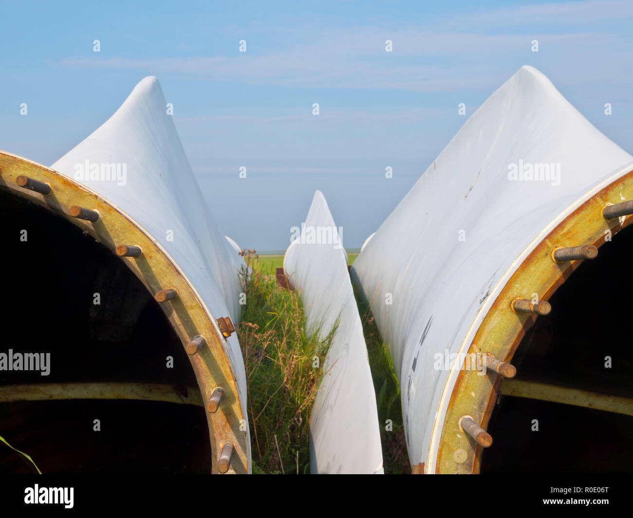 Detalle de las paletas de las turbinas eólicas PENDIENTE ENSAMBLAJE Foto de stock