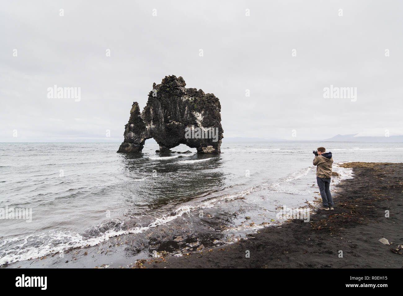 HVITSERKUR, Islandia - Agosto 2018: El fotógrafo tomar la fotografía del  rinoceronte rock Fotografía de stock - Alamy