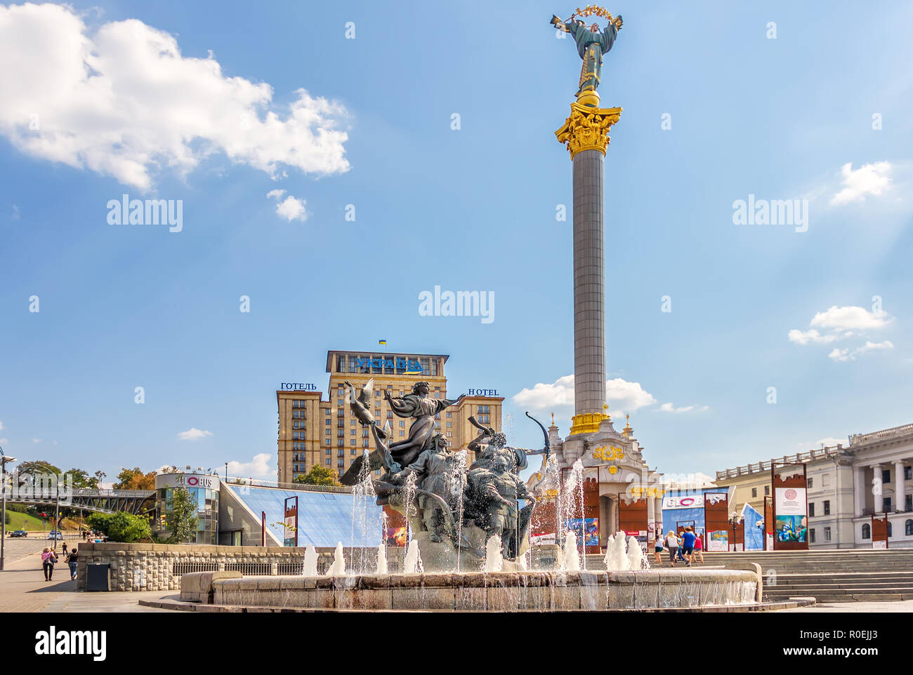 Kiev, Ucrania - 15 de agosto de 2018: Independencia Monumento en Maidan, en Kiev, Memorial exposición Euromaidan Foto de stock