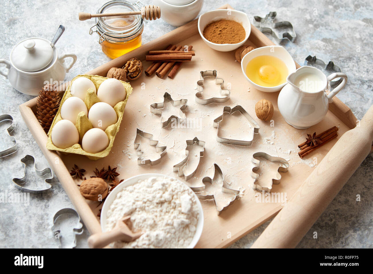 Deliciosos ingredientes frescos y saludables para Navidad gingerbread Foto de stock