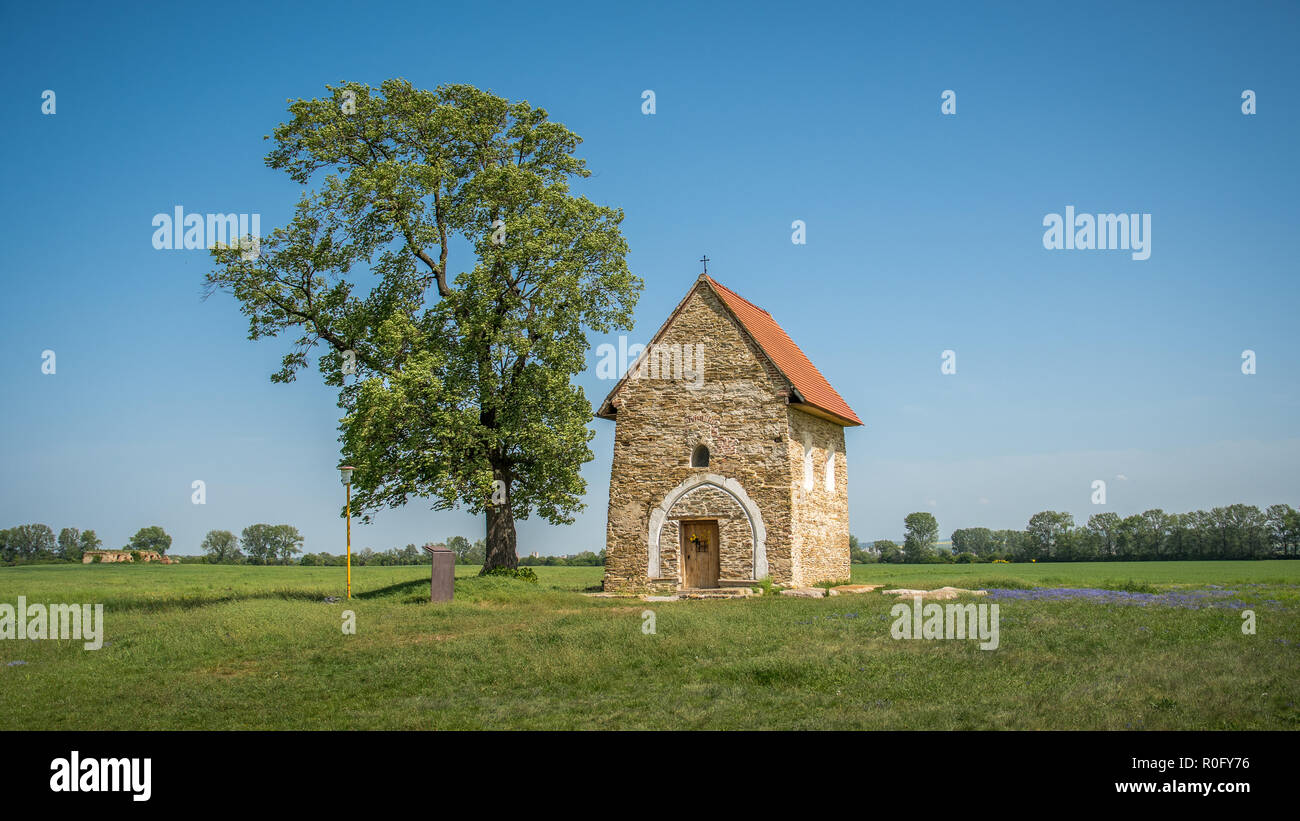 Iglesia de Santa Margarita de Antioquía, cerca de Kopcany, Eslovaquia, es uno de los todavía en pie las iglesias para que el Gran Morava se considera de origen. Foto de stock
