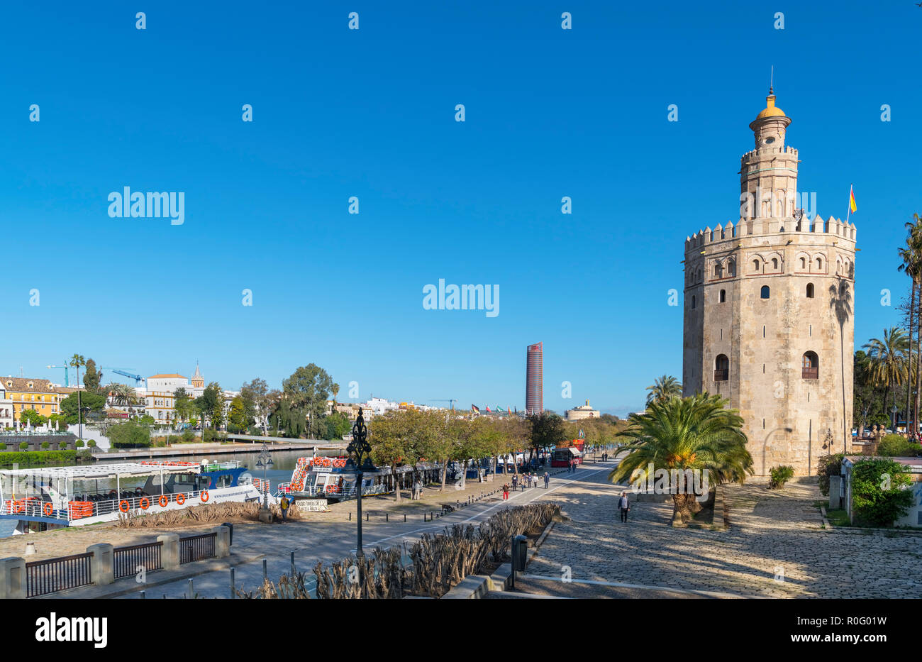 El río Guadalquivir y la Torre del Oro, Sevilla ( Sevilla ), Andalucia, Spain Foto de stock