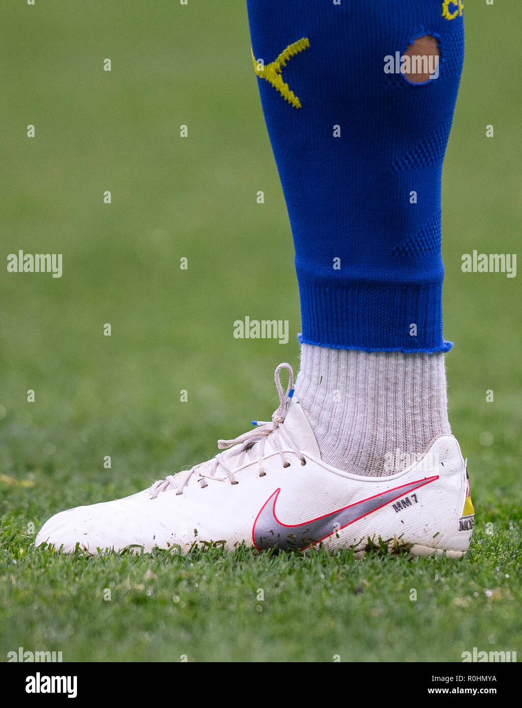 Equipo ladrar grupo Stamford Bridge, Londres, Reino Unido. 4 nov 2018. Las botas de fútbol Nike  magista de Max Meyer de Crystal Palace mostrar MM7 y diseño alemán durante  la Premier League entre el Chelsea