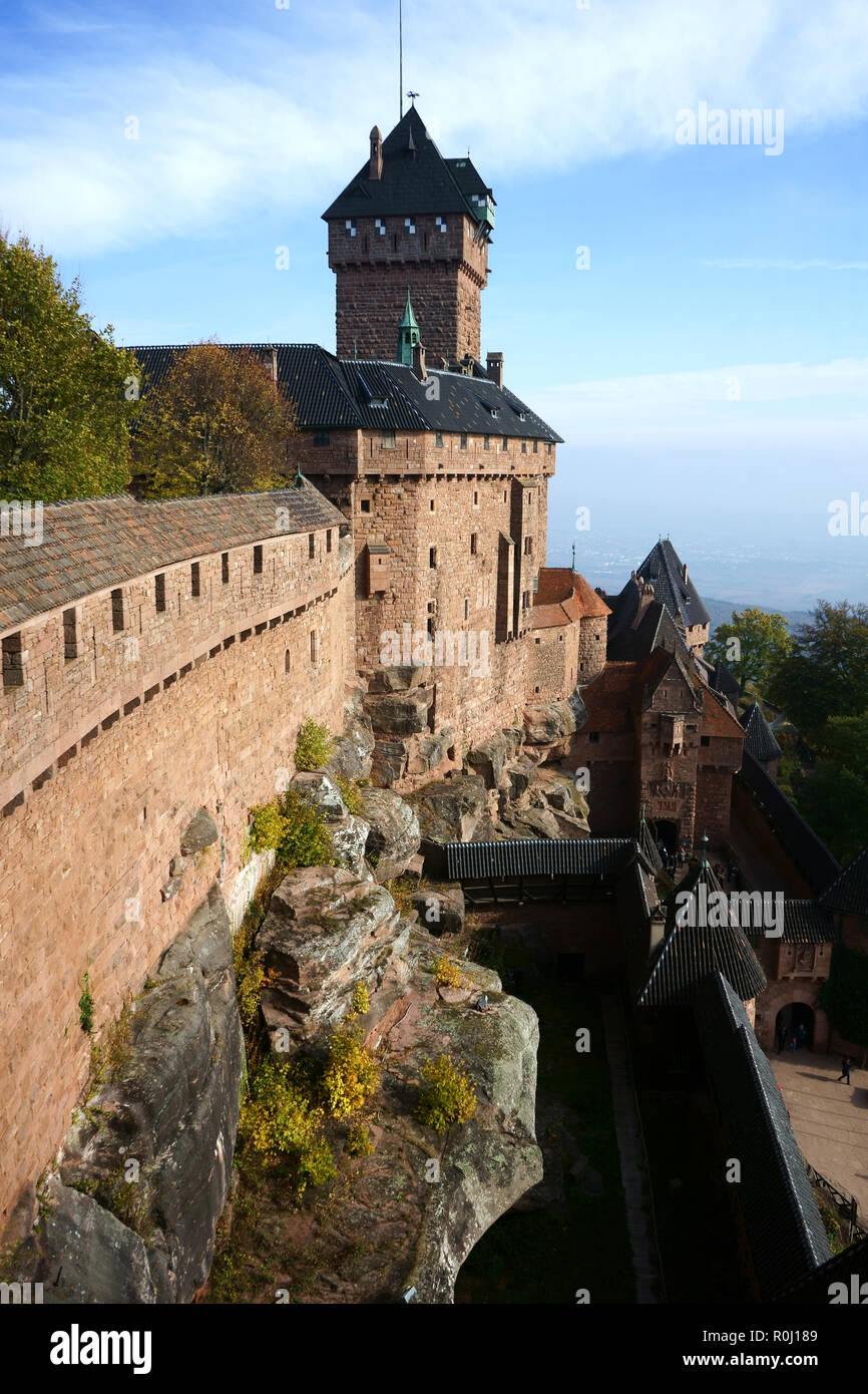 - El castillo Haut Koenigsbourg, Bas-Rhin, Alsacia, Francia Foto de stock