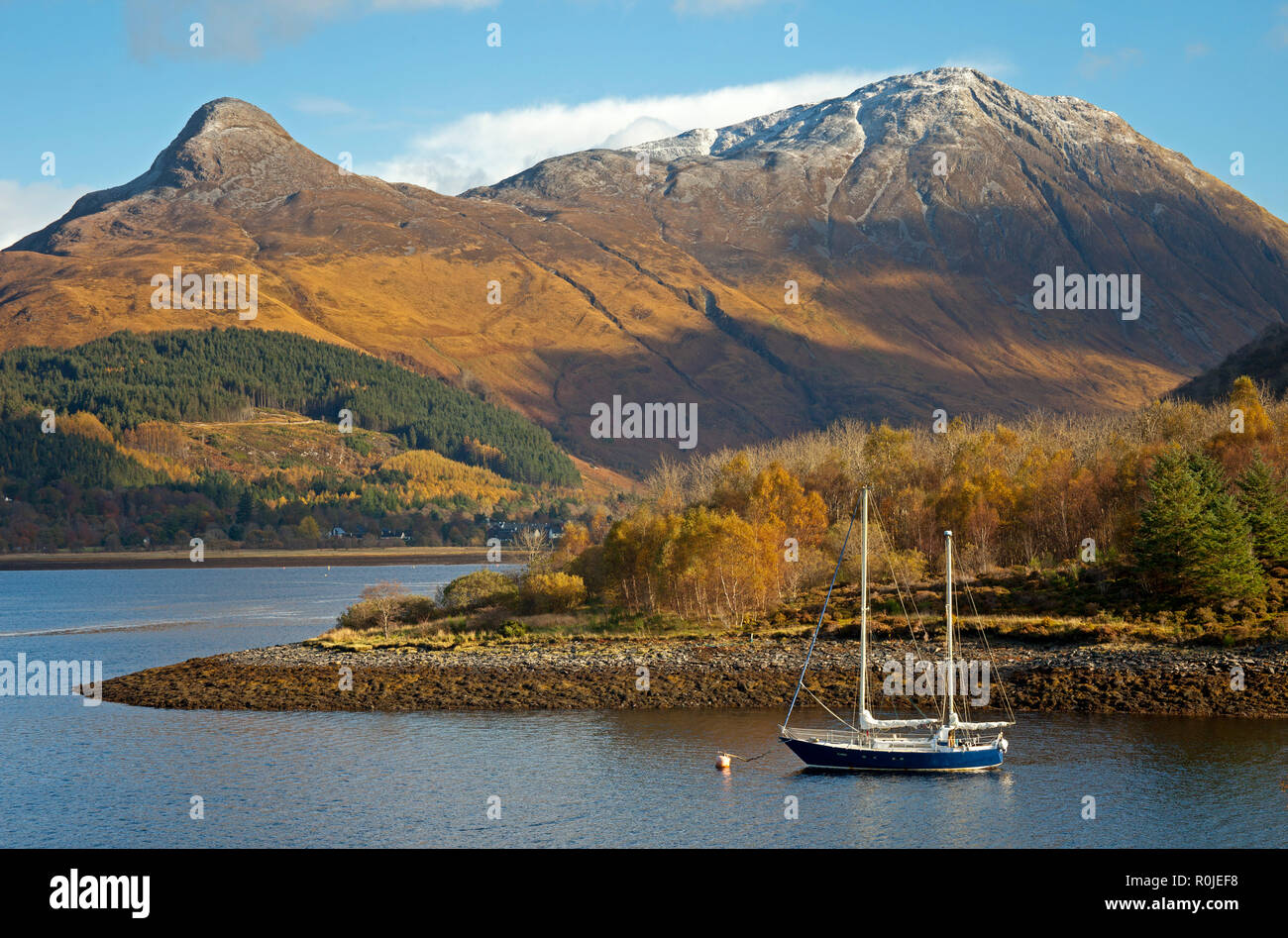 Pap de Glencoe mountain, sobre loch Leven en Ballachulish, Lochaber, Scotland, Reino Unido Foto de stock