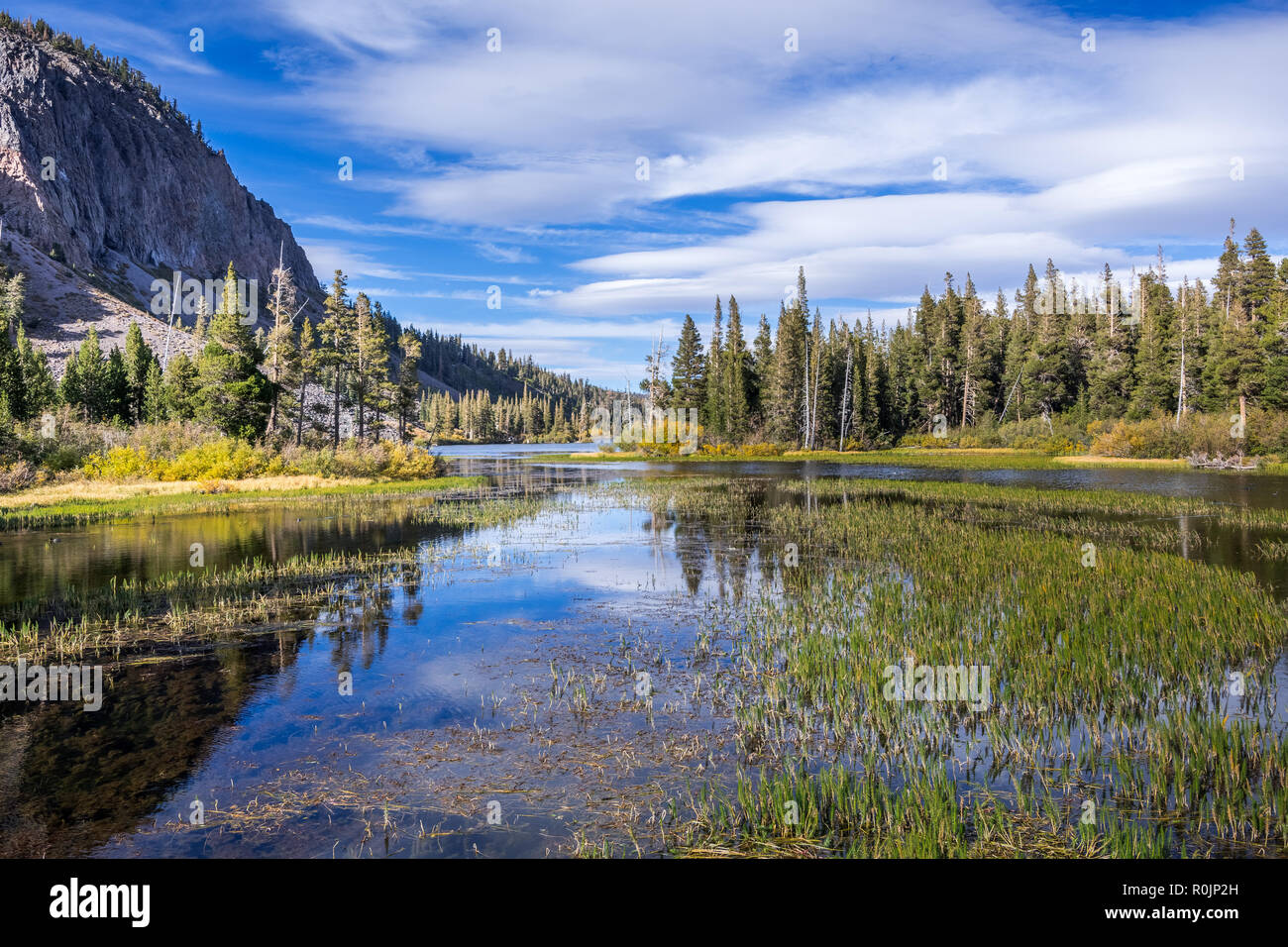 Twin Lakes en la cuenca de Mammoth Lakes, en la parte oriental de la Sierra, California Foto de stock